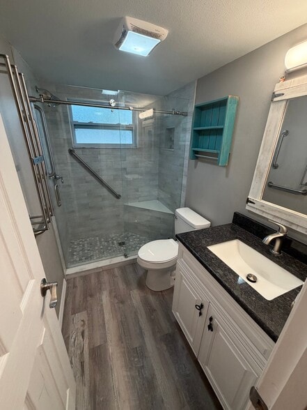Building Photo - 819 Pebblewood Dr