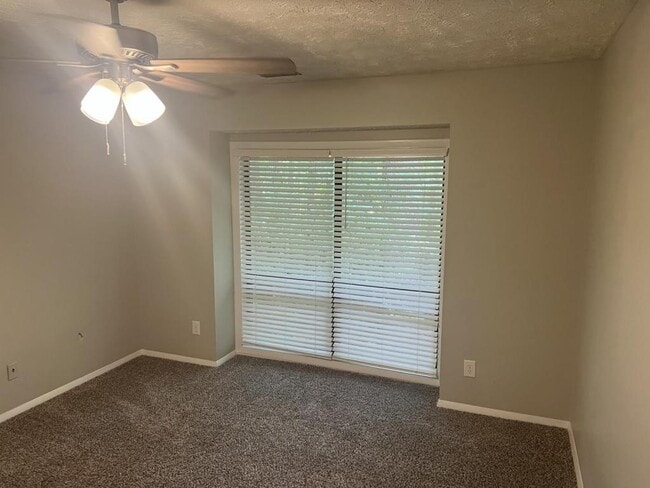 Building Photo - 1904 Tryon Dr