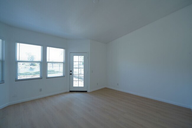 Building Photo - Beautiful 3 Bed / 2 Bath Moreno Valley Home with Garage