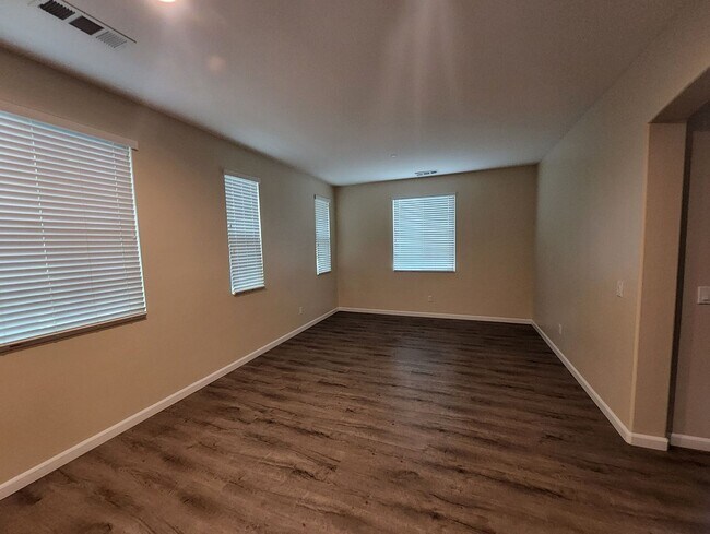 Building Photo - 5815 Pearl Ridge Dr