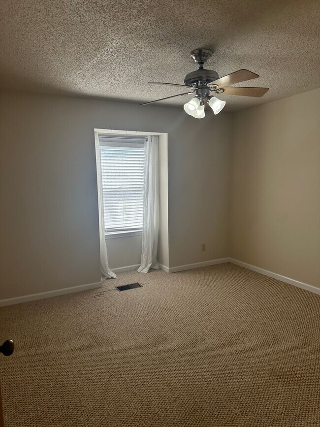 Building Photo - Oakridge Commons