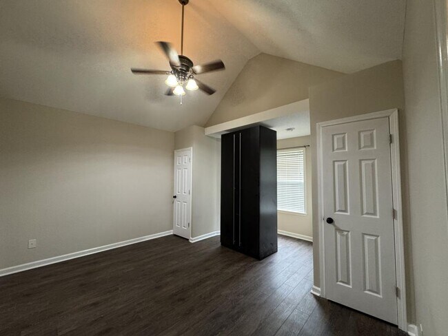 Building Photo - 102 S Gala Ct