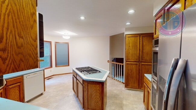 Building Photo - Hidden Springs in West Linn! Pets Friendly! Room To Roam