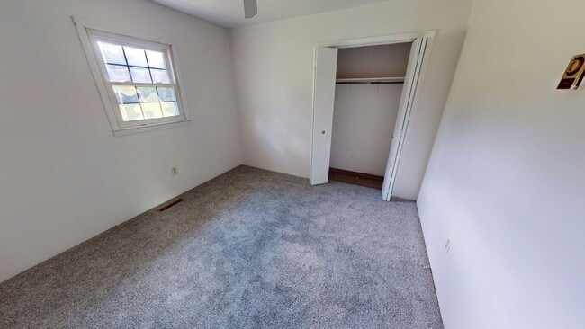 Building Photo - 3 bed/2 bath in country- Plymouth Schools