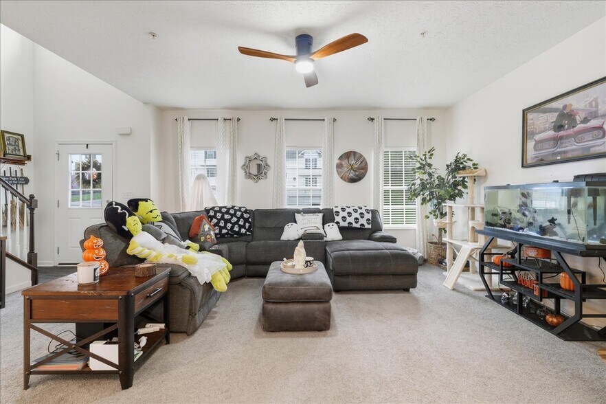 Building Photo - 1501 Canterbury Dr