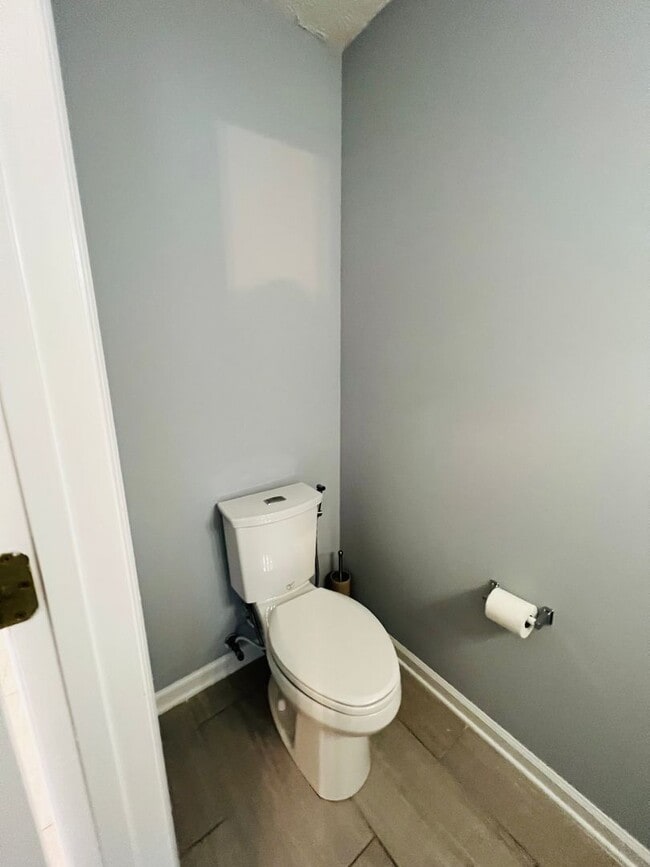 Building Photo - Donahue Crossing Condos, Unit 403