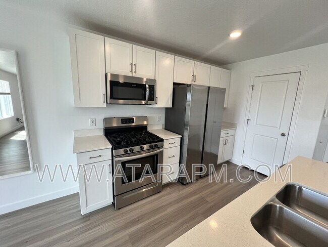 Building Photo - 346 Grassland Dr