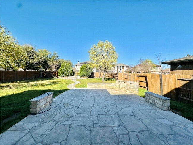 Building Photo - 2800 Canyon Valley Run