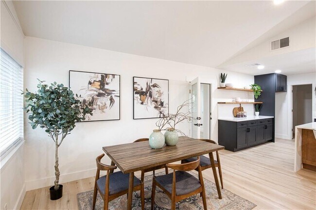 Building Photo - 2508 Aldford Dr