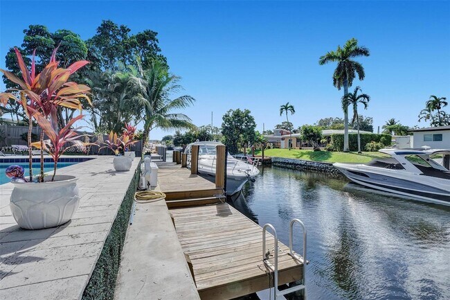 Building Photo - 1701 SW 22nd Ave