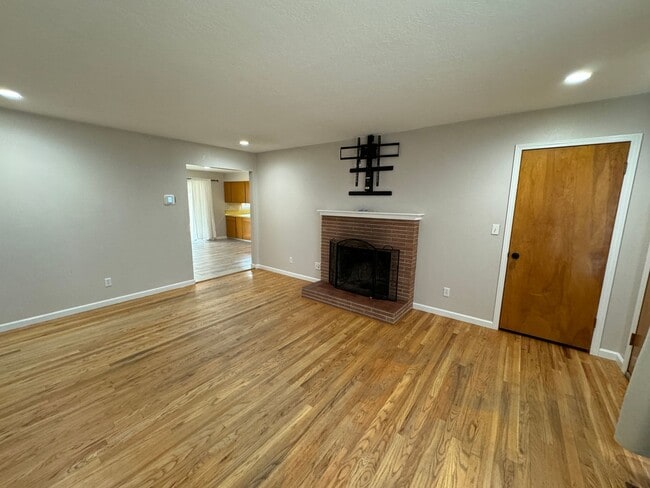 Building Photo - Application Pending - 3 Bedroom House For ...