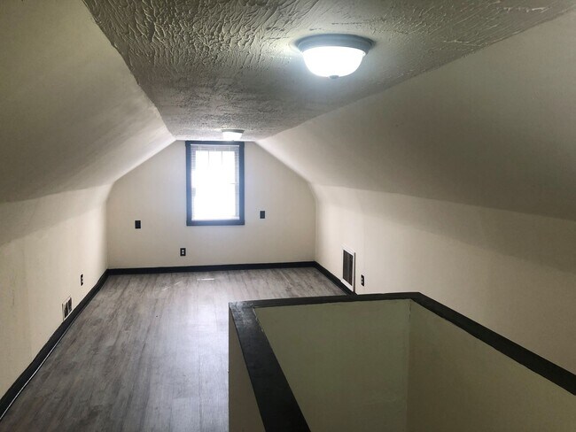 Building Photo - 3 Bedroom Canton Home