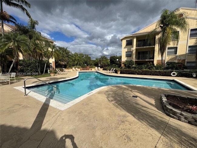 Building Photo - 9999 Summerbreeze Dr