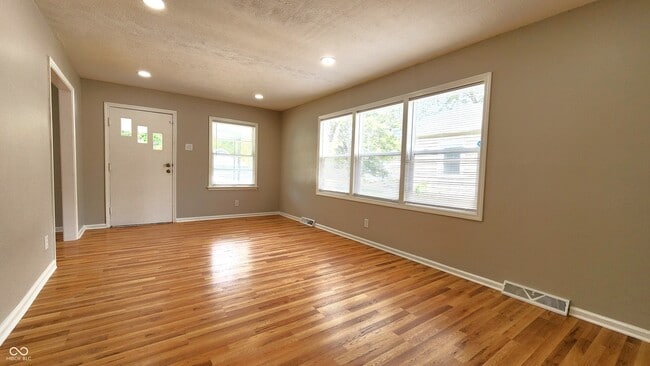 Building Photo - 1709 Kildare Ave