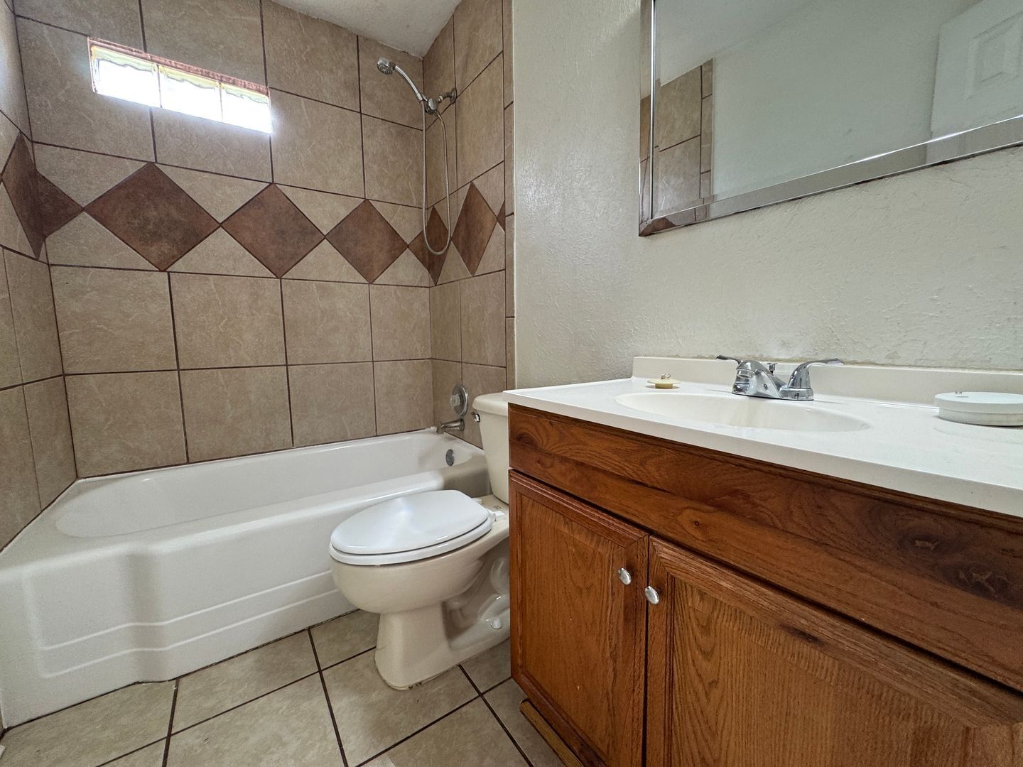 Building Photo - 812-812 Estelle Ave