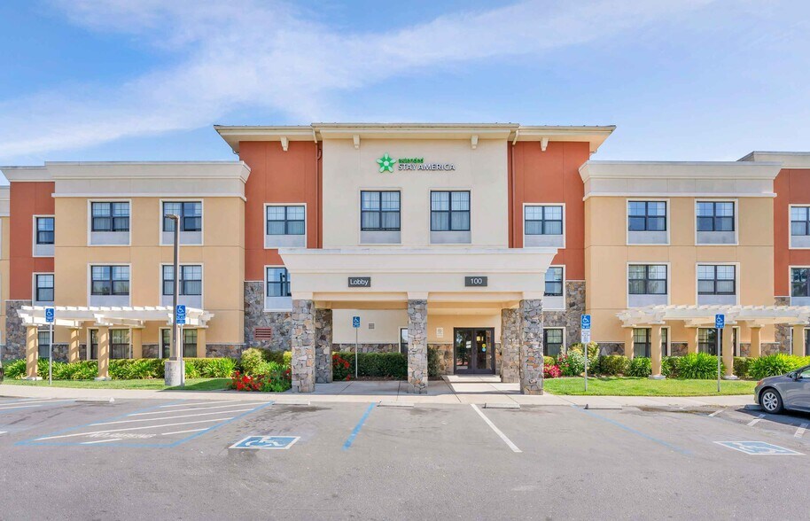 Building Photo - Furnished Studio-Santa Rosa - North
