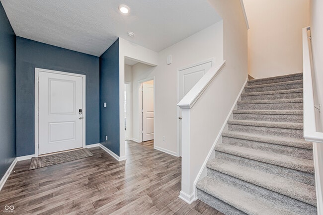 Building Photo - 2214 Warbler St