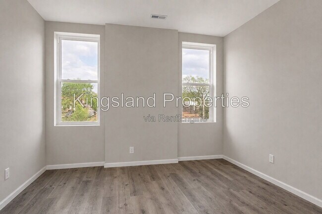Building Photo - 3304 Utah St