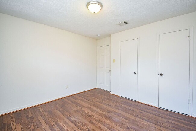 Building Photo - 11366 Oakcenter Dr