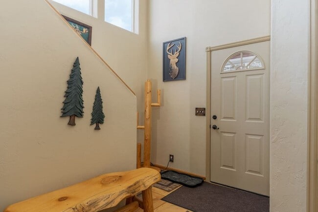 Building Photo - Powder Valley Townhome with Garage