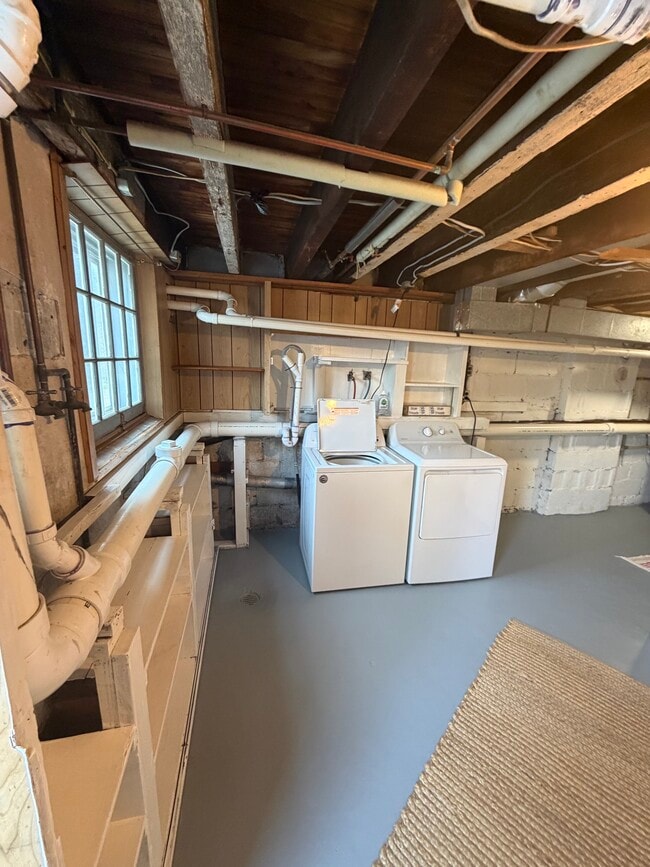 Building Photo - 607 Tabak Ave