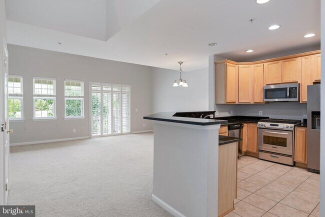 Building Photo - 13960 Greendale Dr