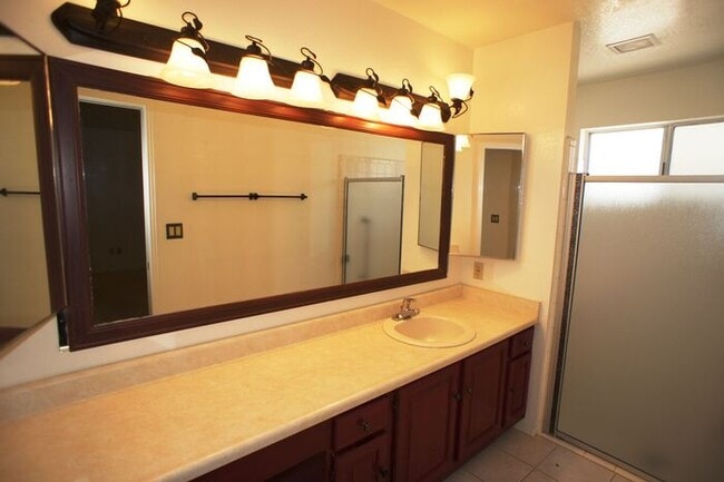 Building Photo - 2920 N La Chiquita Ave