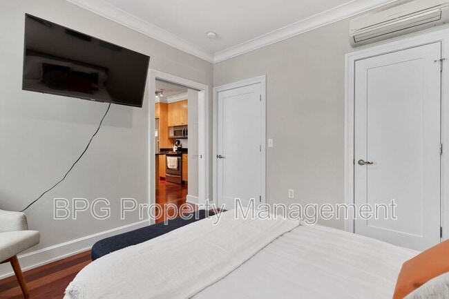 Building Photo - 1121 24th St NW