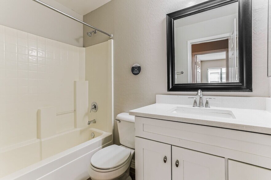 Building Photo - 34042 N Mercedes Dr