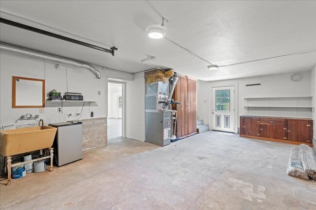 Building Photo - 112 College Way