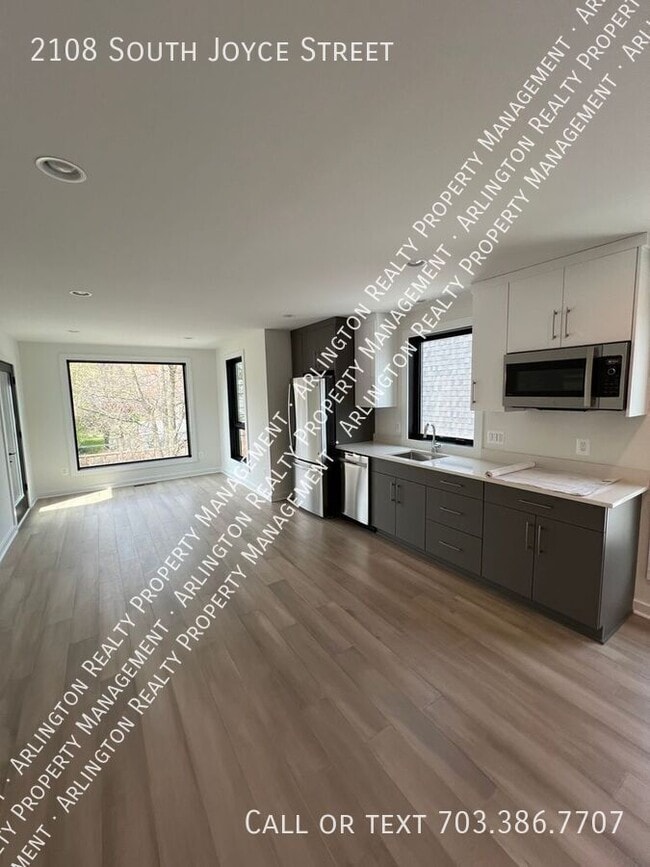 Building Photo - 2108 S Joyce St