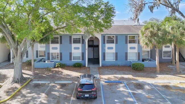 Building Photo - 2/1 Near UCF