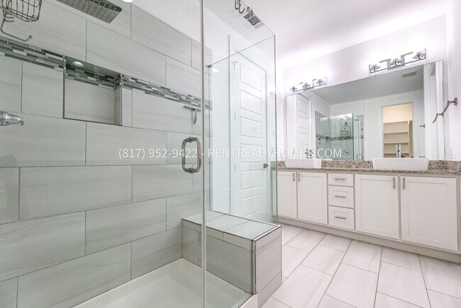 Building Photo - 251 S Mill St