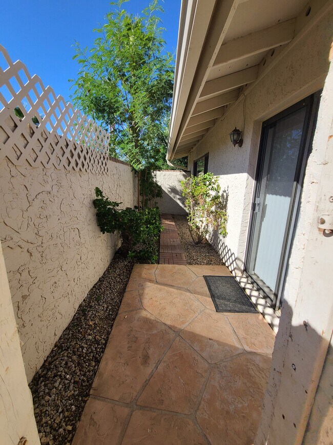 Building Photo - 8725 E San Ardo Dr