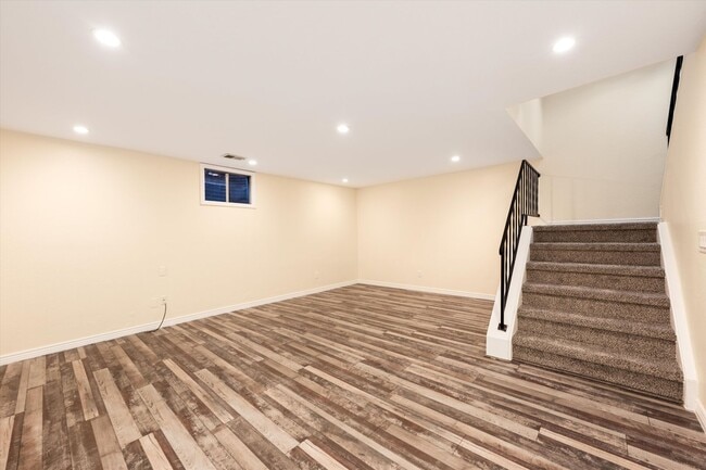 Building Photo - 2 bedroom 3 bath Updated townhome in Lakewood!
