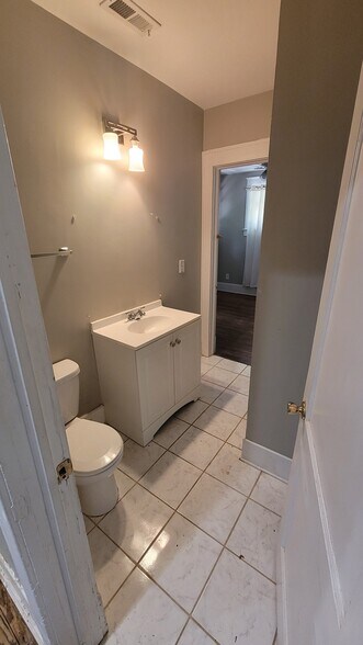 Main bathroom off kitchen - 309 Dargan Pl SW