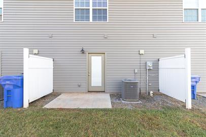 Building Photo - 932 Warrior Hill Dr