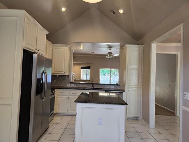 Building Photo - 1823 Chelsea Dr