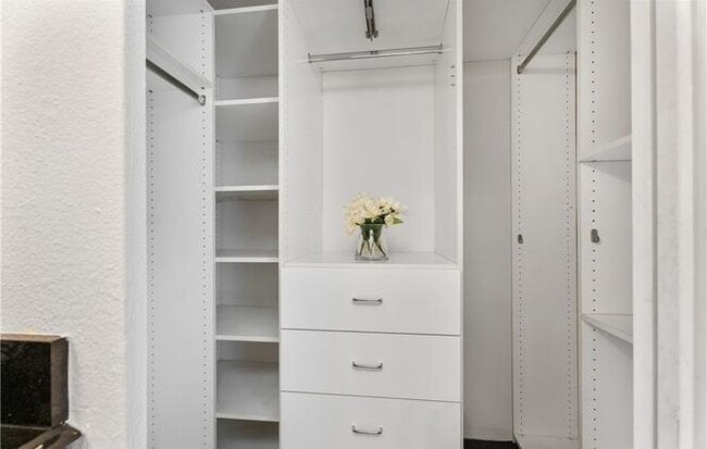 Building Photo - 700 E Ocean Blvd