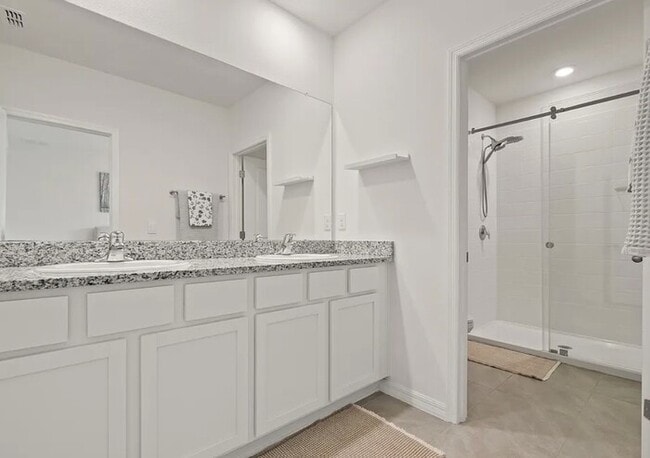 Building Photo - BEAUTIFUL Town Home For Rent in Angeline!
