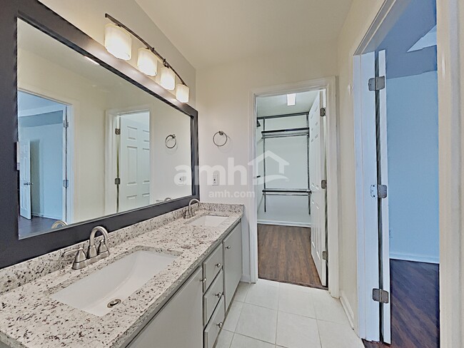 Building Photo - 434 Parrish Hill