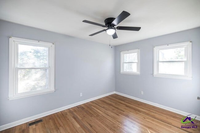 Building Photo - 718 Oakview Square