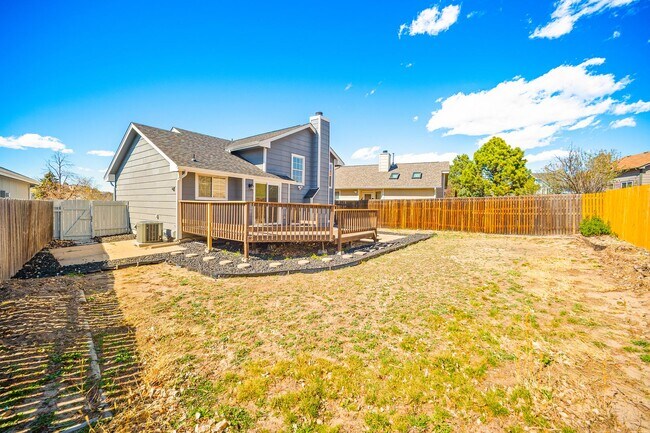 Building Photo - Stunning tri-level remodeled home in Briargate!