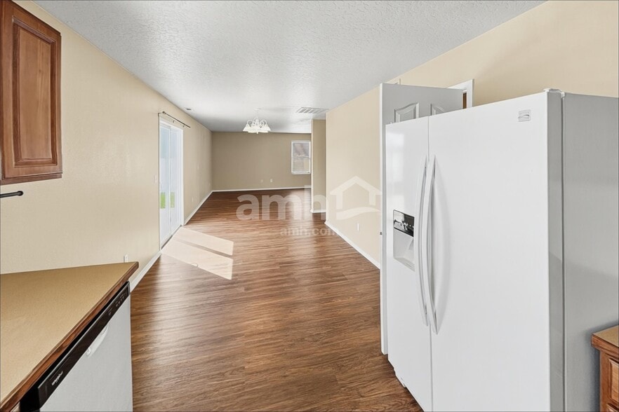 Building Photo - 363 E Ivy Glade St