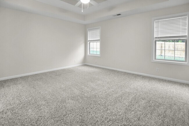 Building Photo - Like New Three Bedroom with Bonus!
