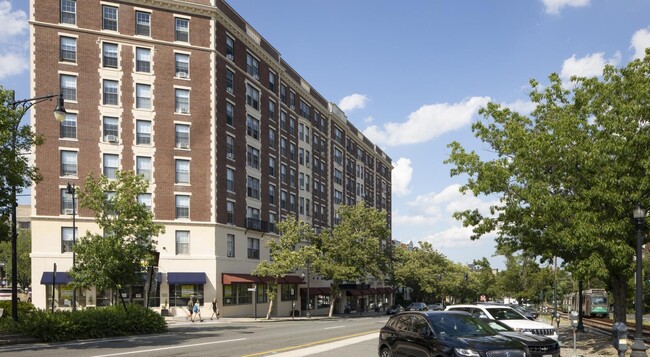 Building Photo - Deluxe Room - Pelham Hall