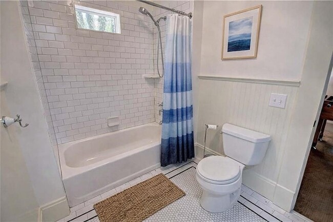 Building Photo - 389 6th St NE