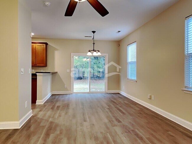 Building Photo - 8824 Shadowglen Dr