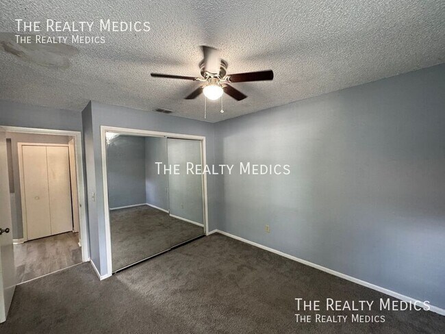 Building Photo - 3117 Bridgeford Dr