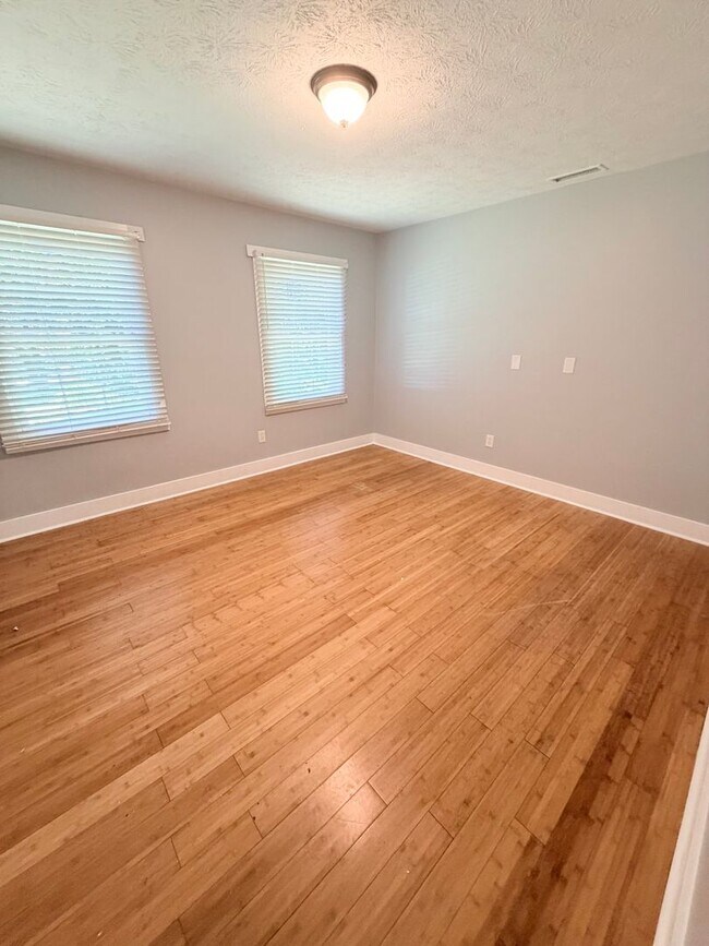 Building Photo - 5 Bedroom, 2.5 Bathroom house, Super convenient location! Arden